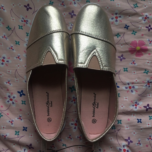 Brand new gold shoes - Picture 1 of 1